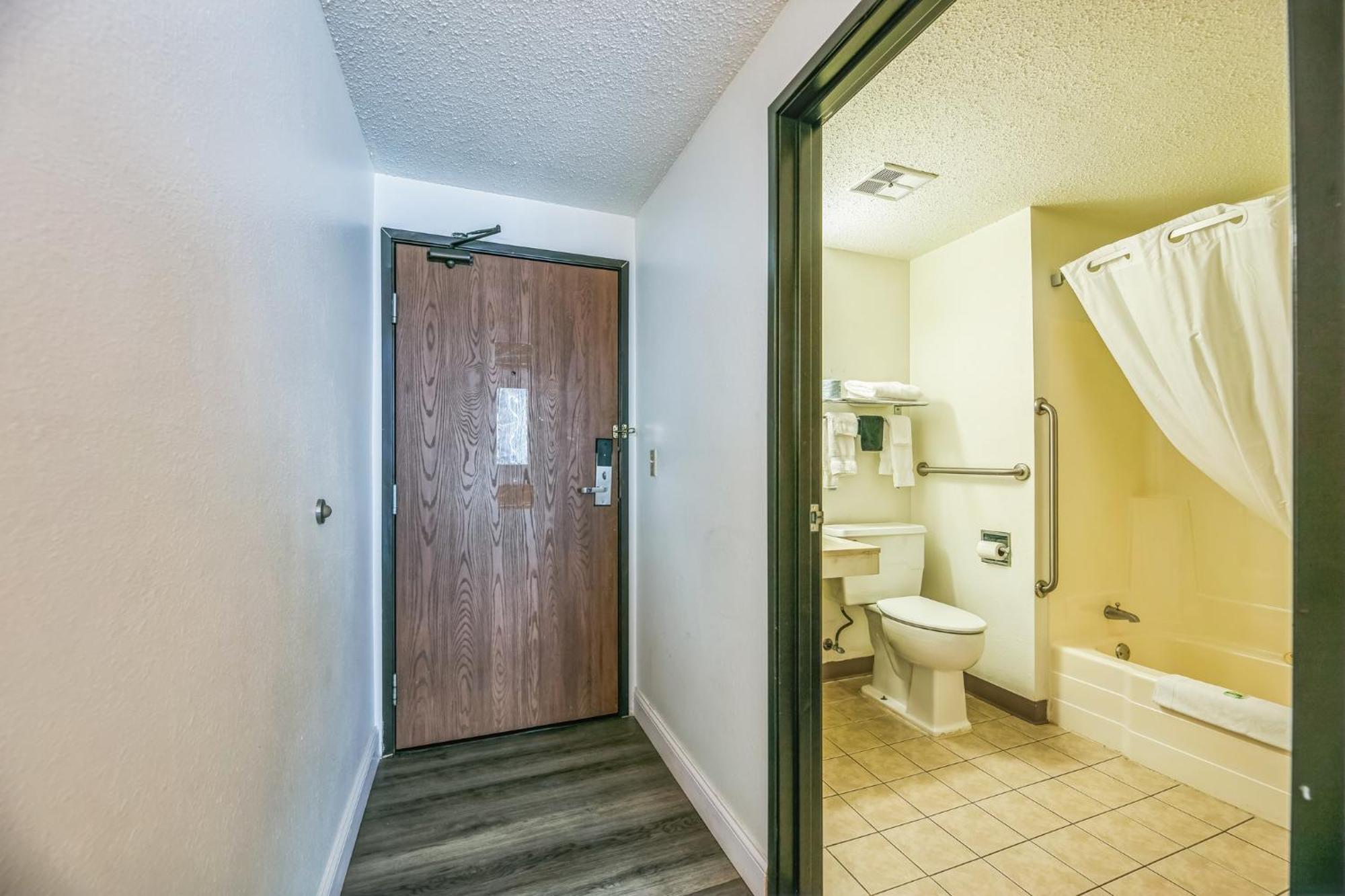 Hotel 8 Fergus Falls Exterior photo