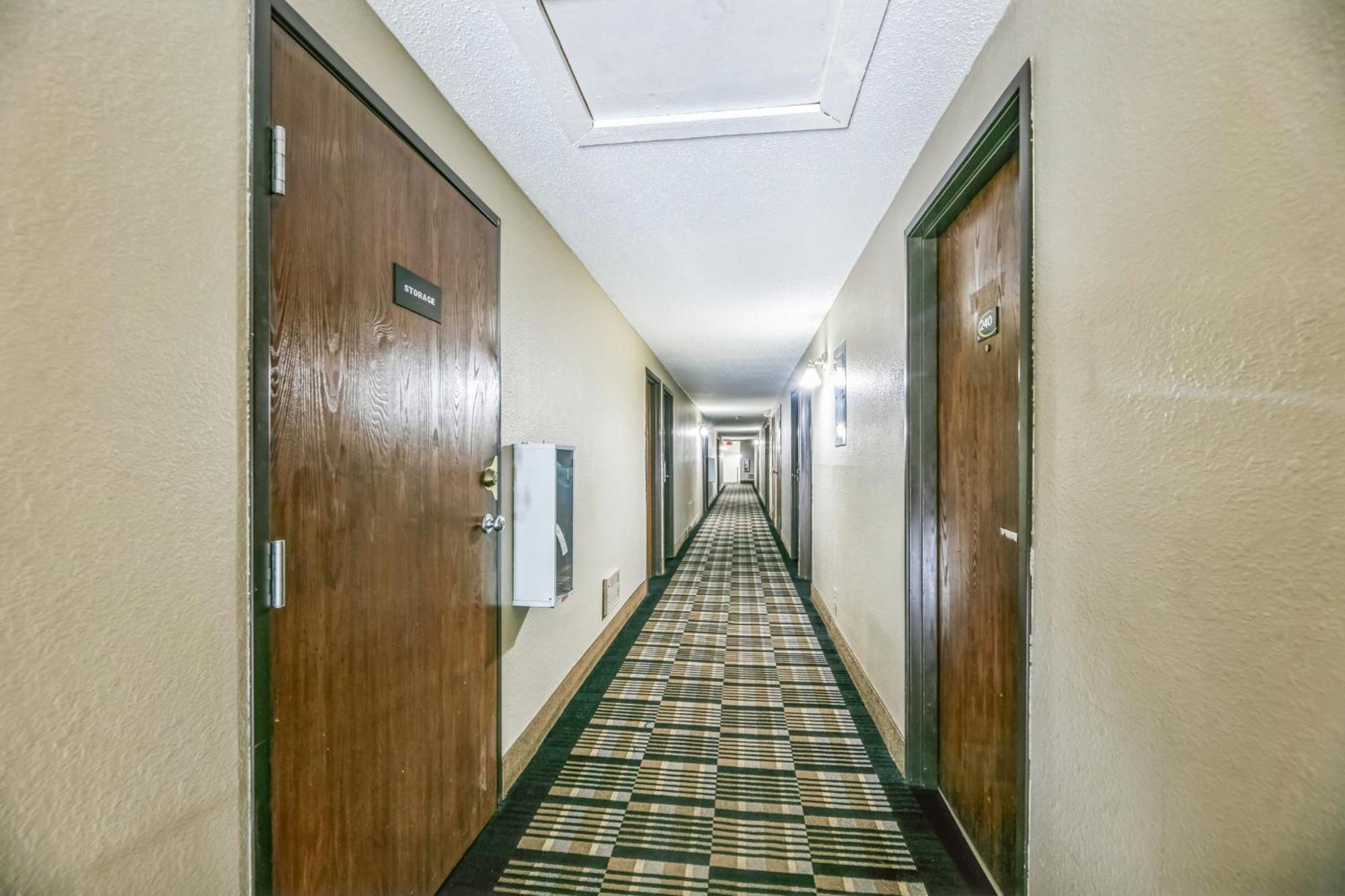Hotel 8 Fergus Falls Exterior photo